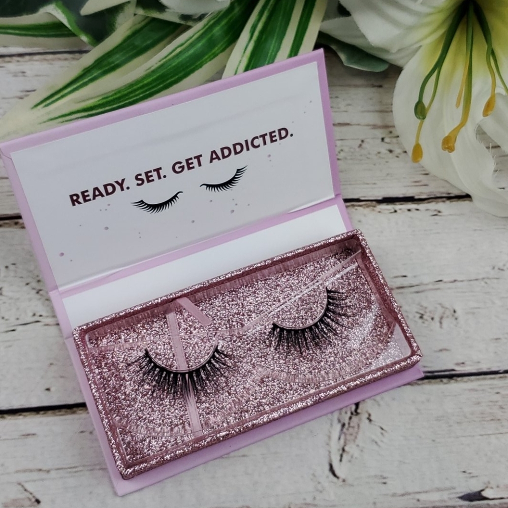 Lashaholic They're Real, I swear Lashes
